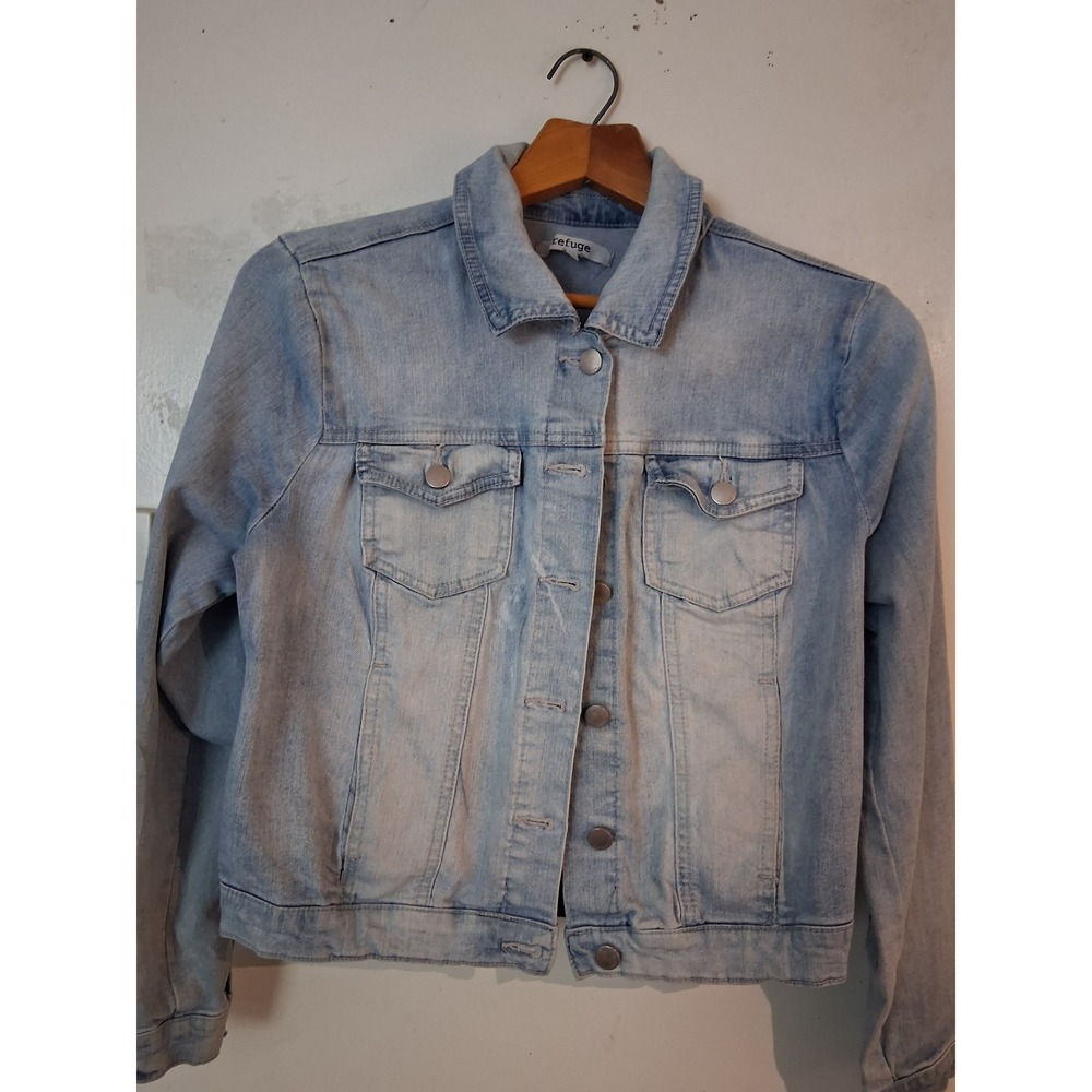 Refuge Womens Light Wash Denim Trucker Jacket Size M Blue Cropped Button Up